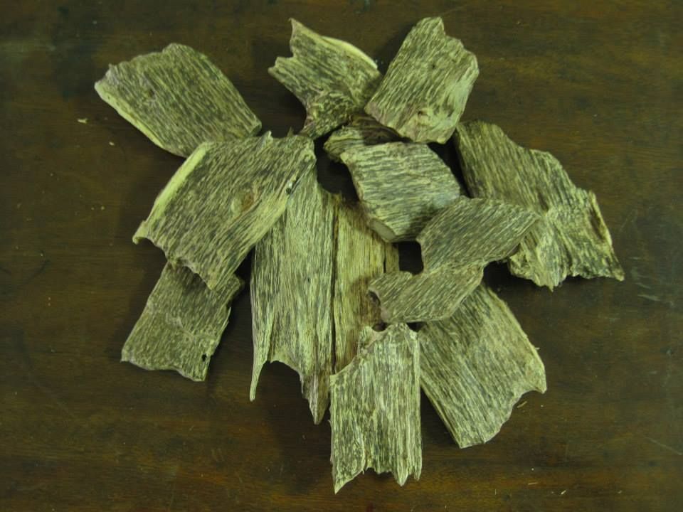 agarwood chips