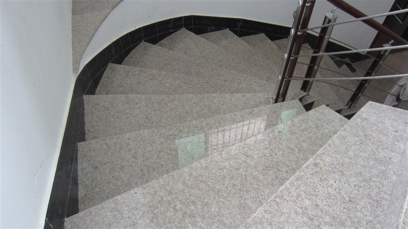 Stone staircase treadle