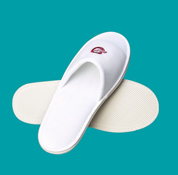 high quality cheap hotel disposable slipper with embroidery logo