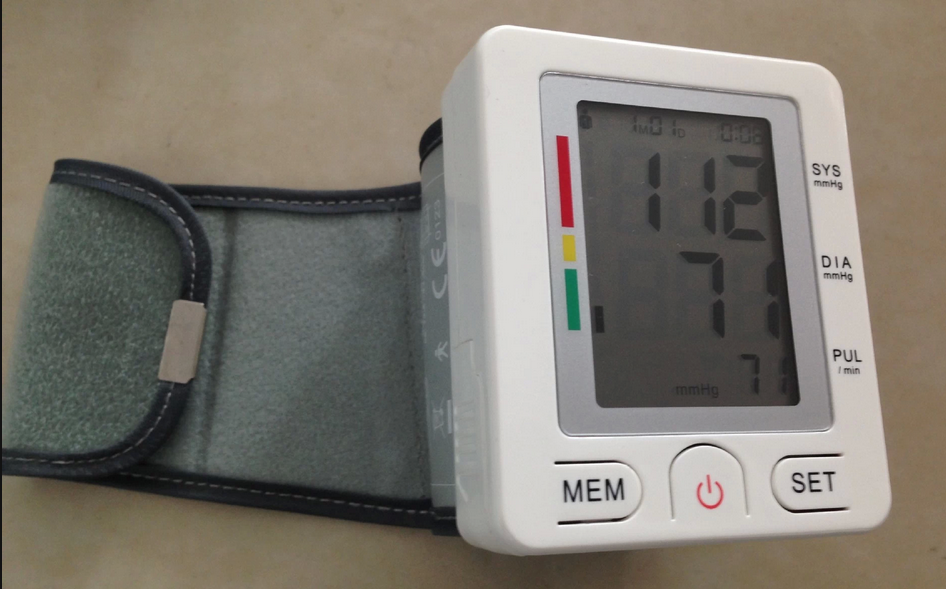Wrist type bluetooth bp monitor with Apple/Android operating system 