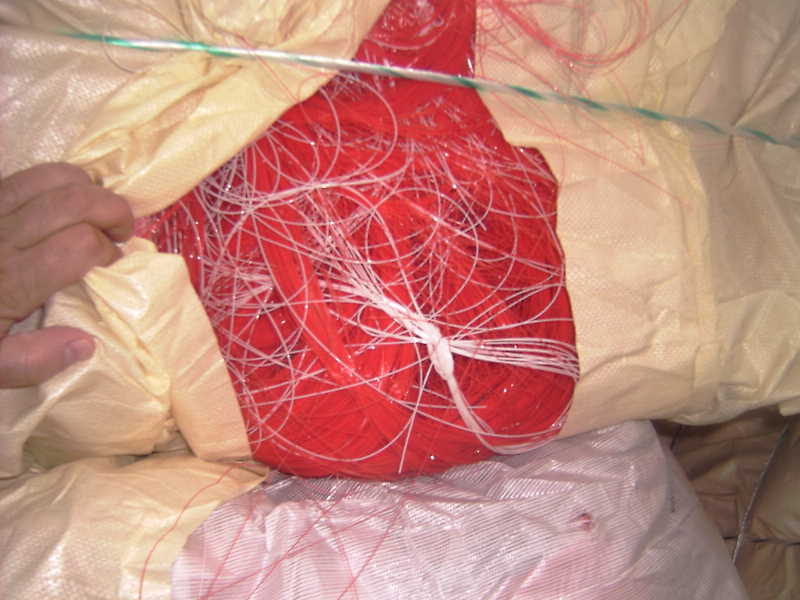 PET FABRIC AND YARN WASTE - WHITE AND RED