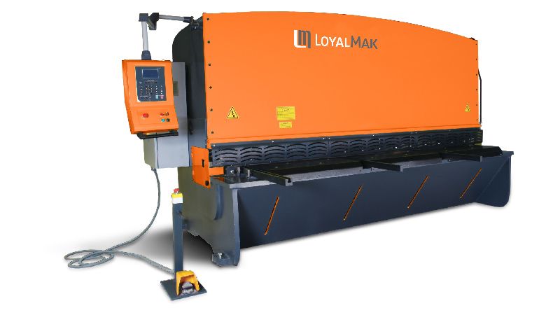 LOYALMAK VERSACUT 6113 HYDRAULIC VARIABLE RAKE GUILLOTINE SHEAR