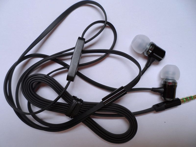 wired in-ear earbuds earphone with tangle-free flat cable