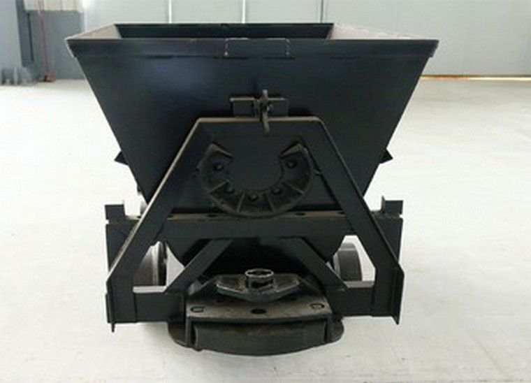 Bucket tipping ore rail mining car