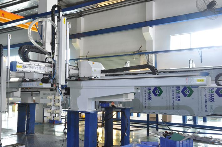 CNC AC Servo Large Beam Robot For Injection Molding Machinery