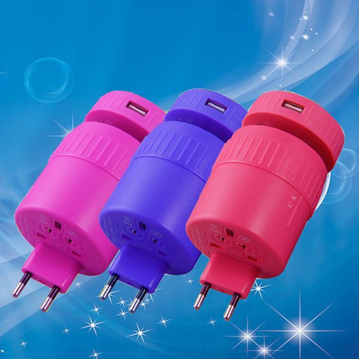 Univeral travel adaptor with usb ports 