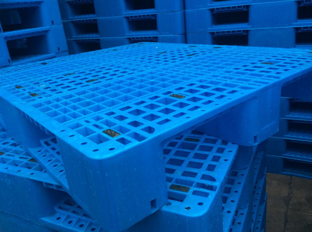 1210 plastic pallet with steels