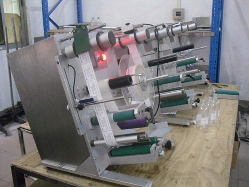 semi-automatic adhesive sticker round bottle labeling machine