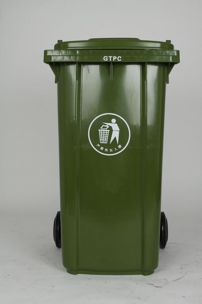 outdoor plastic trash can