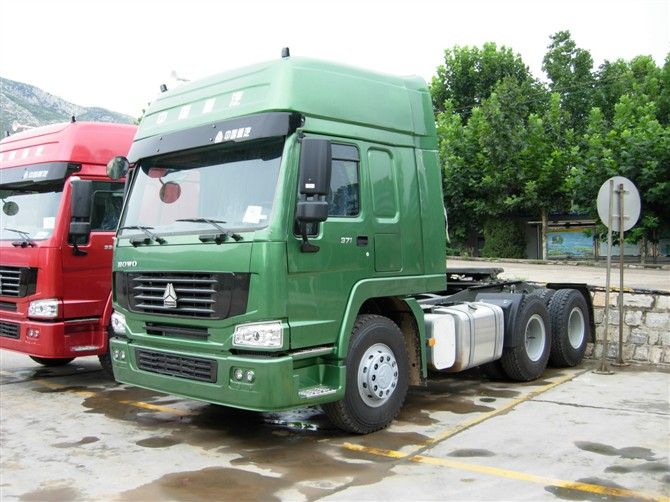high quality&low price SINOTRUK HOWO 6X4 tractor truck