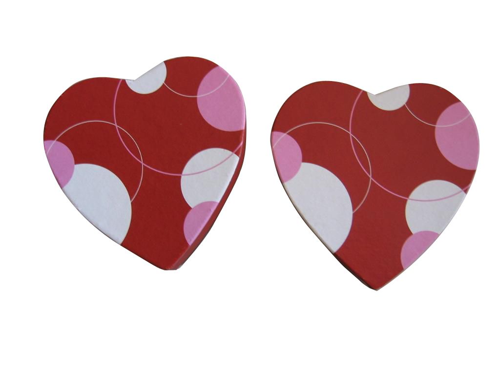 Paper heart-shaped box