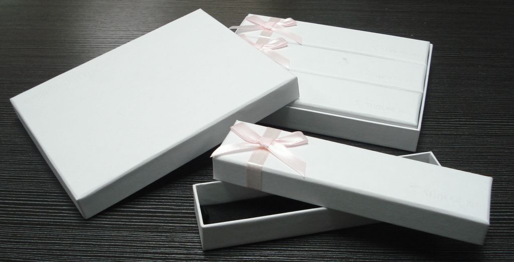 Paper jewelry gift box