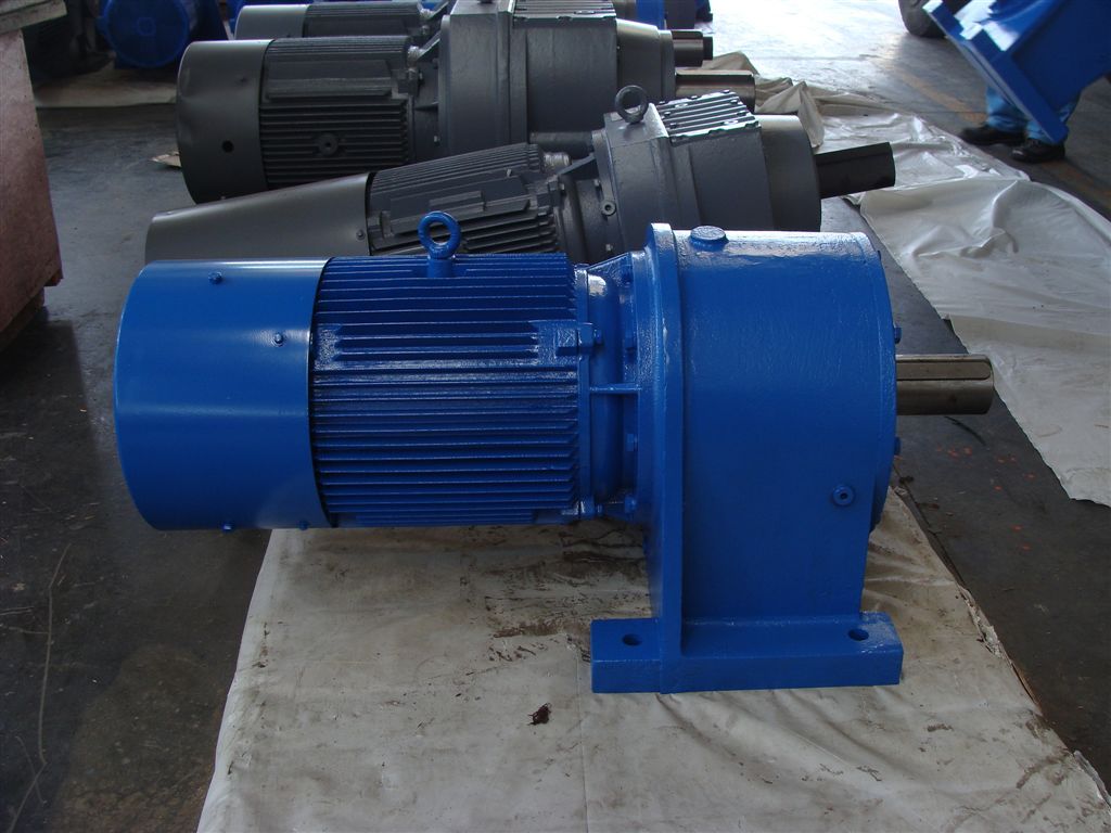 Helical-helical R Series Gearmotor