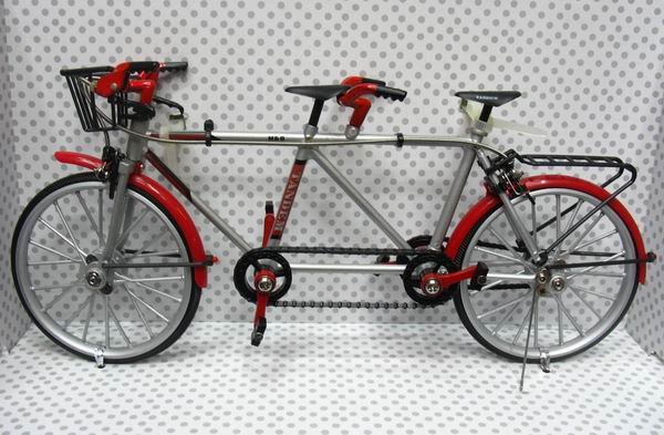 Die cast metal Tandem