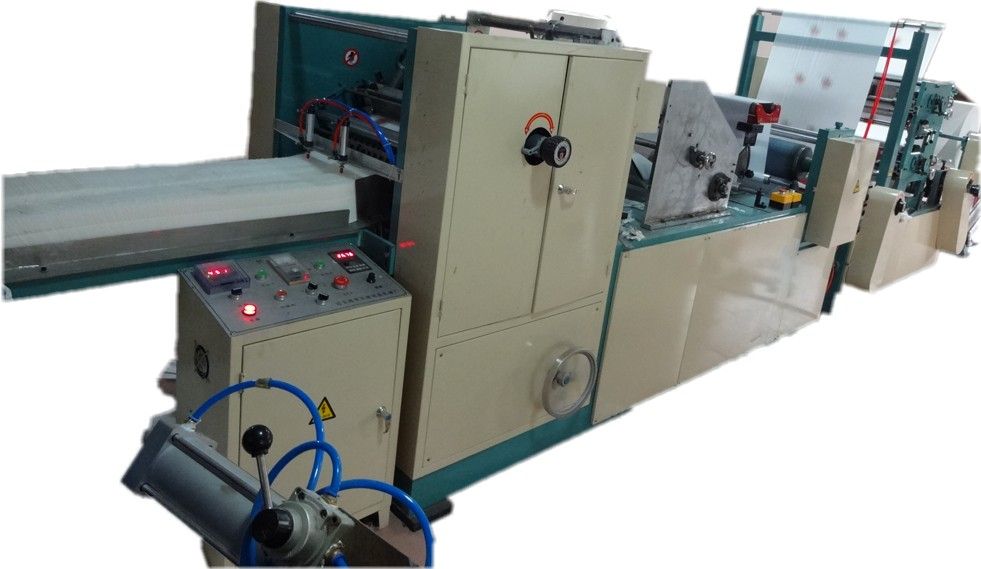 Dislocation napkin paper folding machine