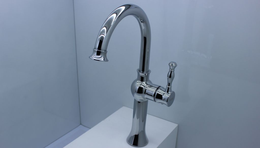 Chrome Single handle water basin faucet