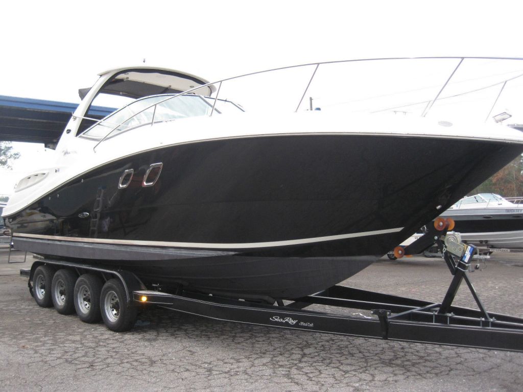 2008 Sea Ray Sundancer 310 - GenSet - Black Hull - Fresh Water Use Only - 40 Hrs