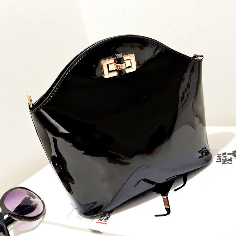 2014 , new design arrive , shoulder bag ,spring oil patent leather messenger bag with high quanlity