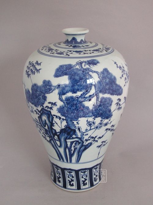 Jingdezhen Decorative Blue and White Ceramic Vase