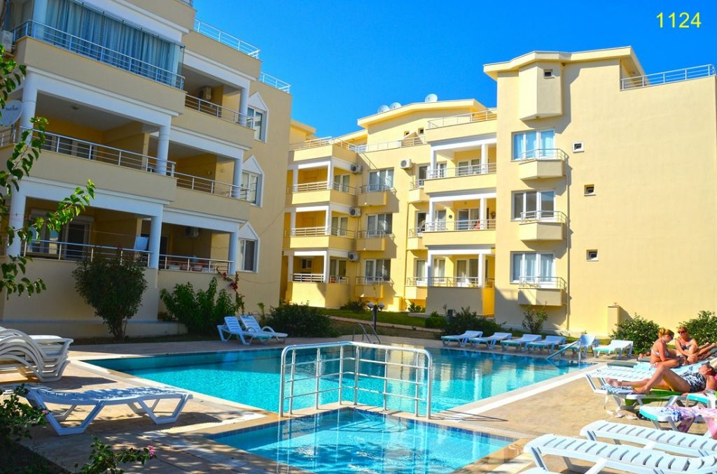 Property in turkey 2 Bed holiday apt in altinkum turkey