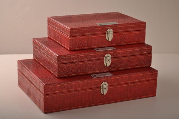 Classical wooden jewelry box/ jewelry suit case