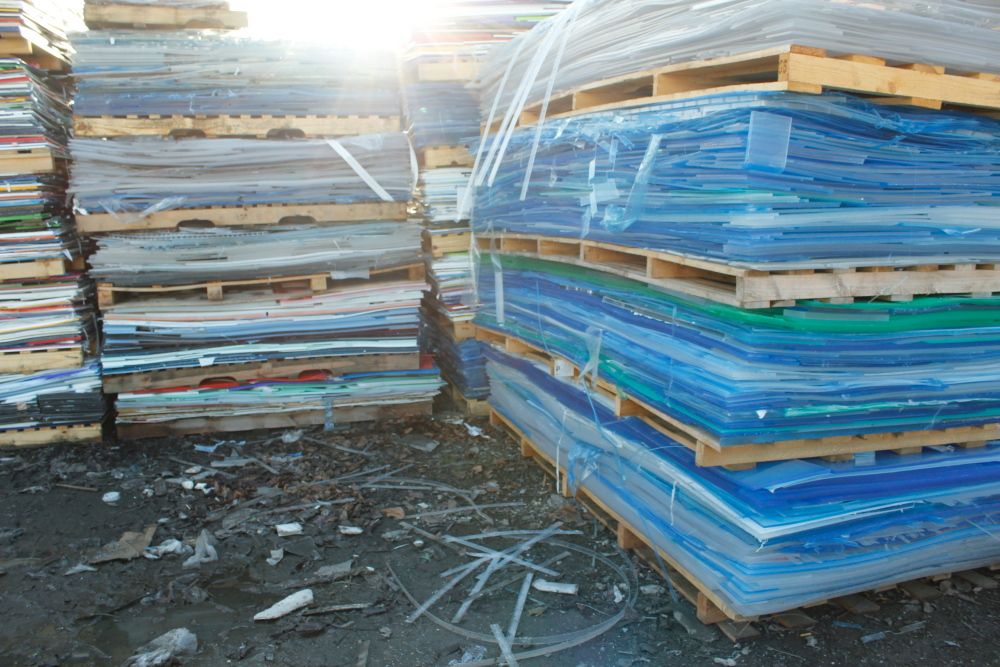 Offer PMMA SCRAP in Small and Large QTY