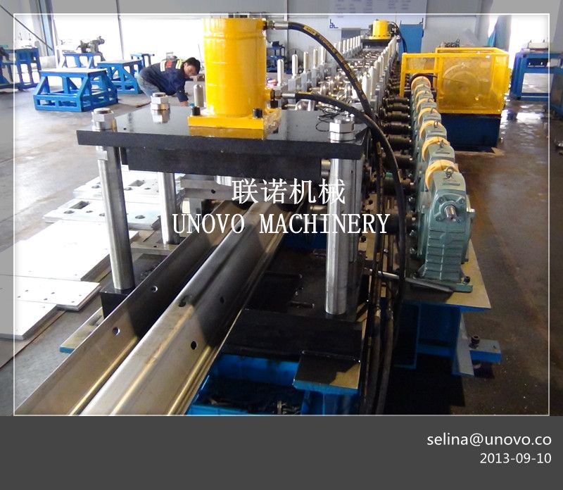 highway guardrail roll forming machine