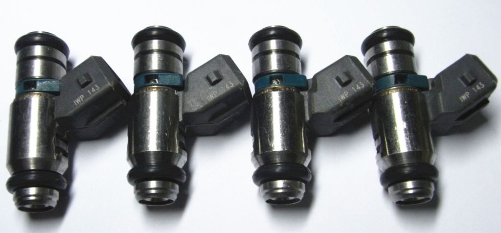 Free Shipping Fuel Injector IWP143 for RENAULT CLIO II 16V - MEGANE 1.6 16 V - K4M, high performance injector