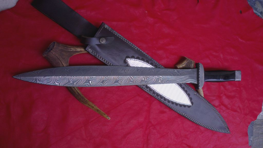 Damascuse hand made Dagger Sword with leather Sheath