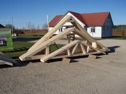 Timber-Frame Roof Trusses