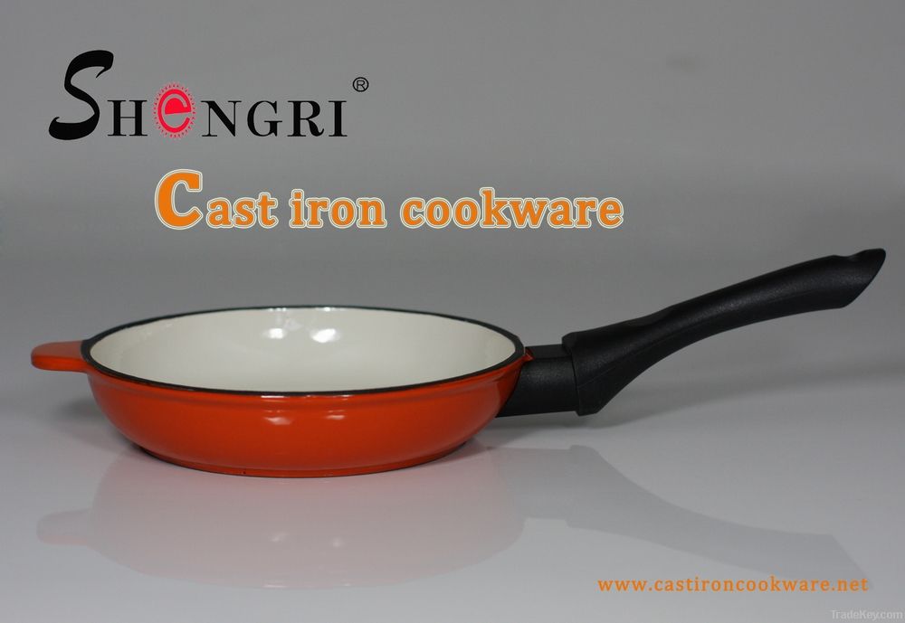many sizes of cast iron cookware