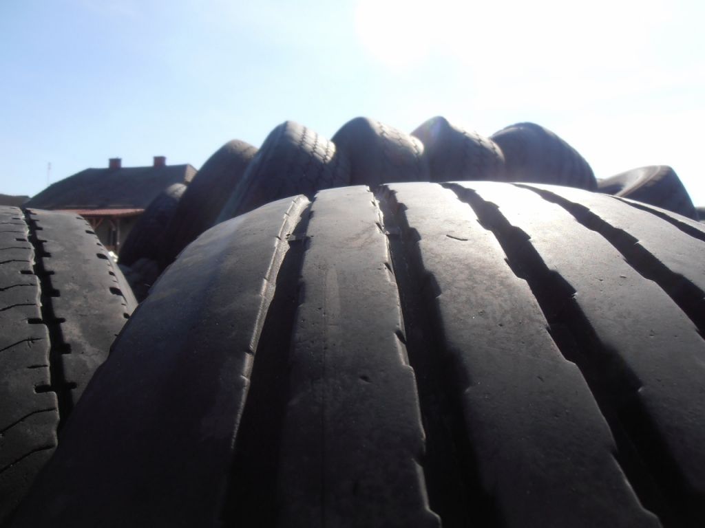 385/65 R22, 5 Used truck tires