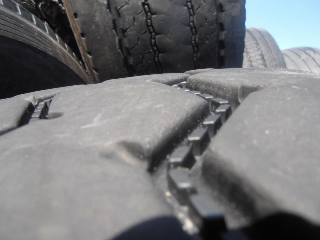 385/65 R22, 5 Used truck tires