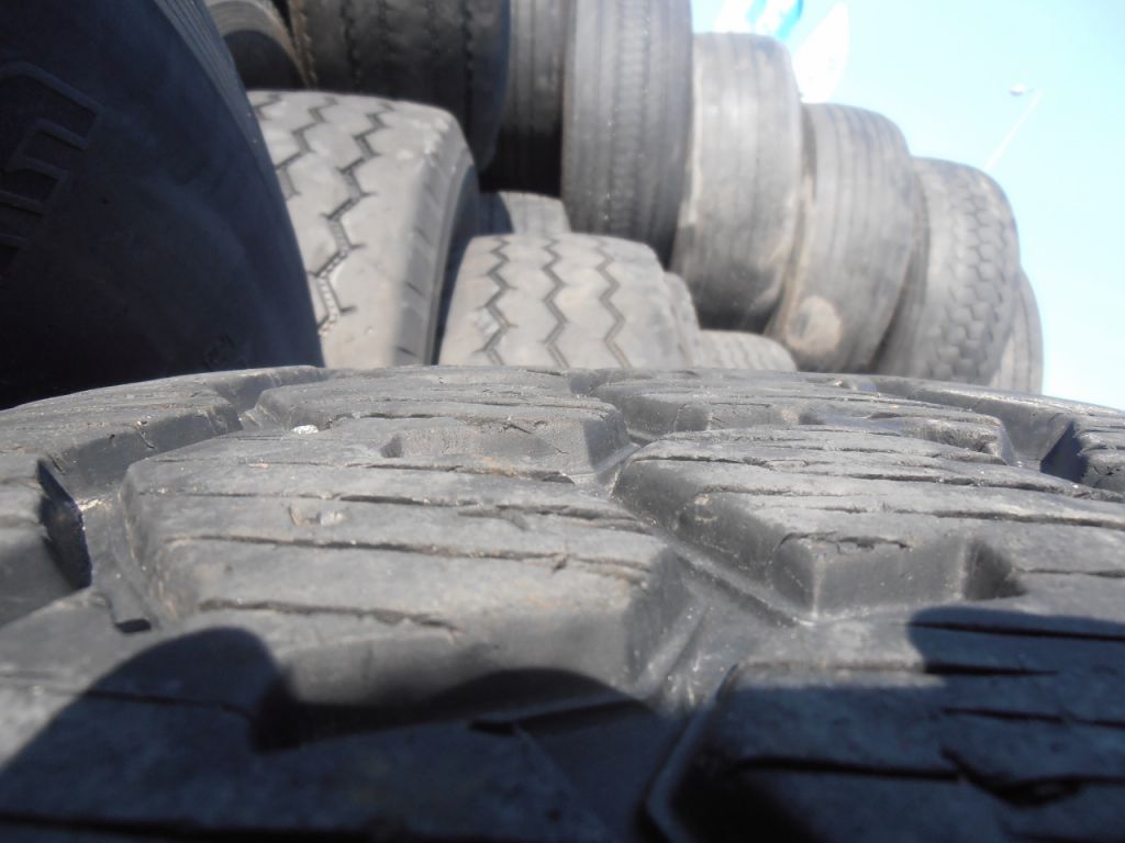 385/65 R22, 5 Used truck tires