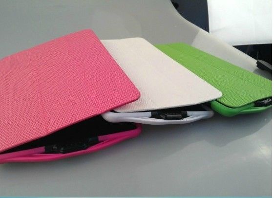 External charging case for iPad mini