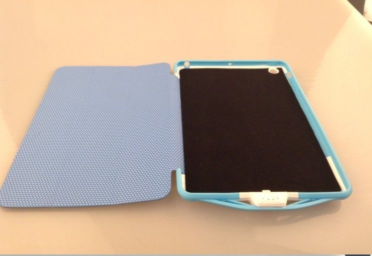 External charging case for iPad mini