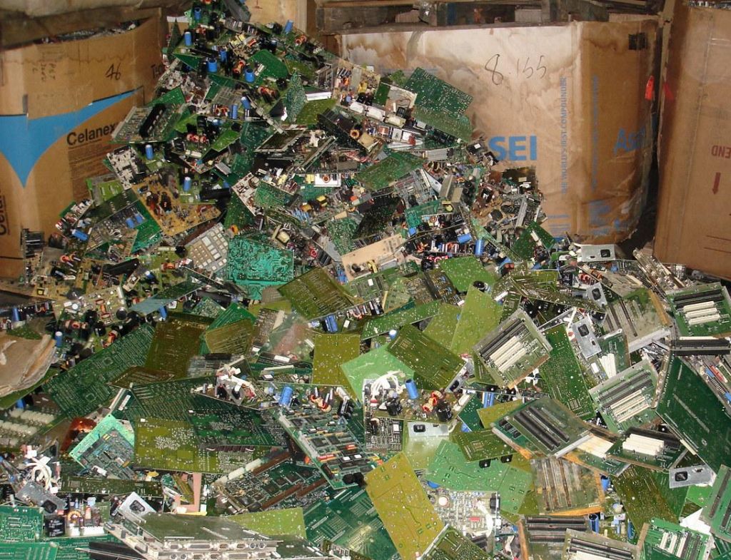 Electronic Scrap - Motherboards/RAM/CPU/Hard drives/Power supply/ etc