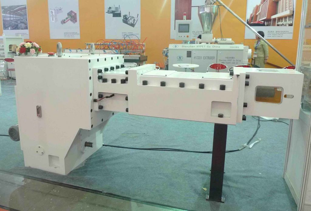 Gear box for twin parallel screw extruder