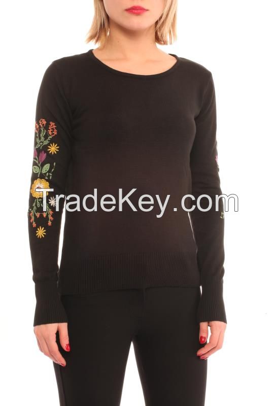 New Season Women Pullovers With Embroidery on Sleeves