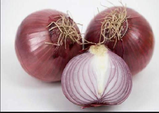 -3 Onions of 180Gr    -Cooking: these golden onions are perfect for forming the base of sauces, soups, stocks, stews, casseroles. You'd be hard pressed to cook without them; there should always be one or two around the kitchen. -Storage:in the fridge