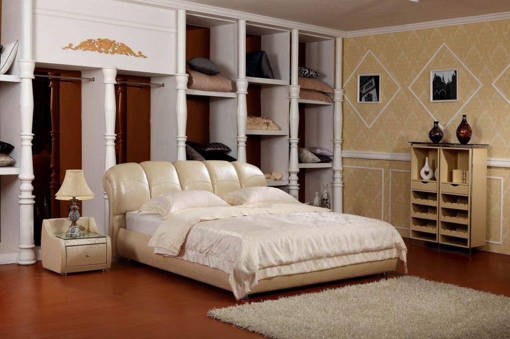 B695   gas lift up storage bed