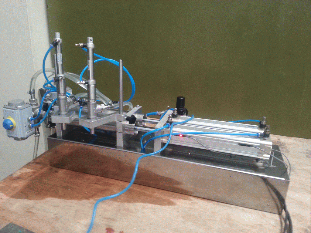 Semi-automatic double head piston filler