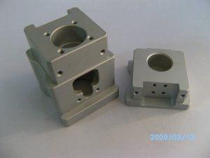 Front and rear mounts of slide table
