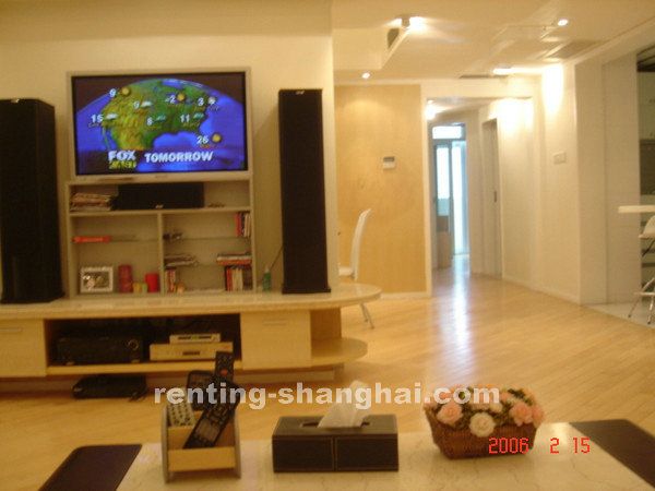 Charming 5 bedrooms with terrace in Ming Yuan Century City close to Line 1 & 10