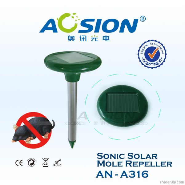 Outdoor use solar mole repeller