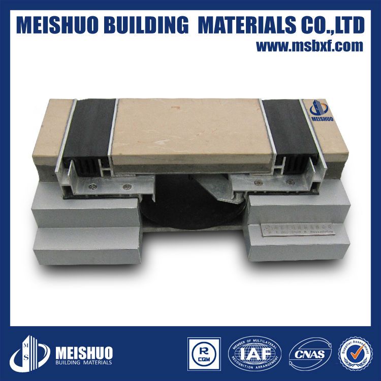 Flexible heavy duty expansion joint covers