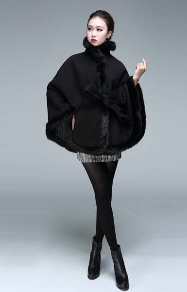 LADIES&#039; BLACK CLOAK WITH FUR ON THE HEM