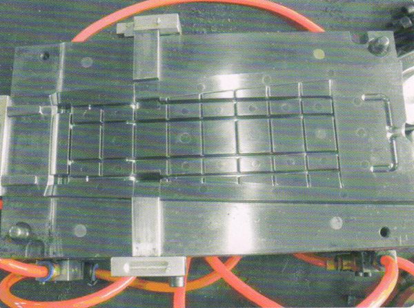 Large automatic mould