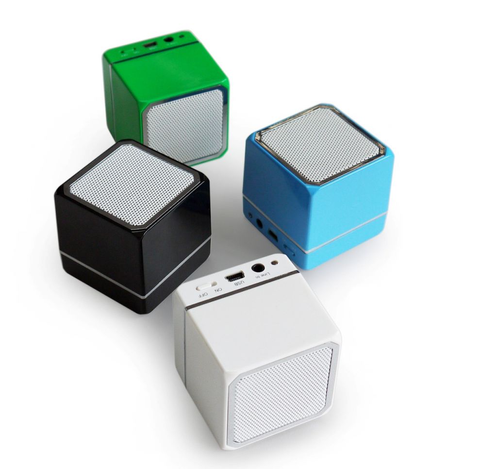 Competitive Price Bluetooth Portable Speaker, Made of ABS Case Competitive Price