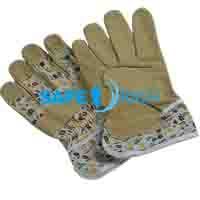 An extremely flexible glove in natural pig leather